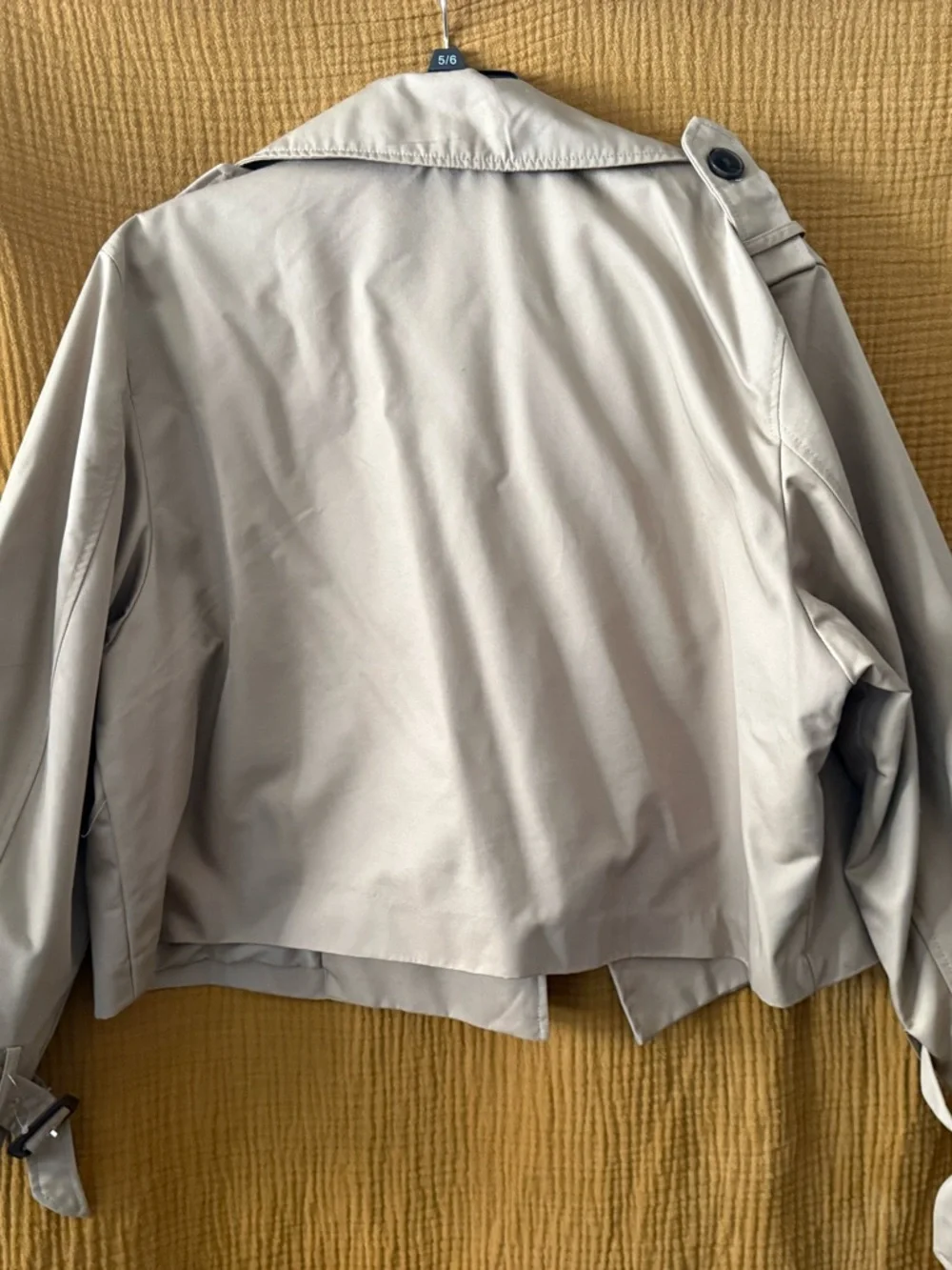 Classic Cropped Trench Coat - Beige - Picture 8 of 9